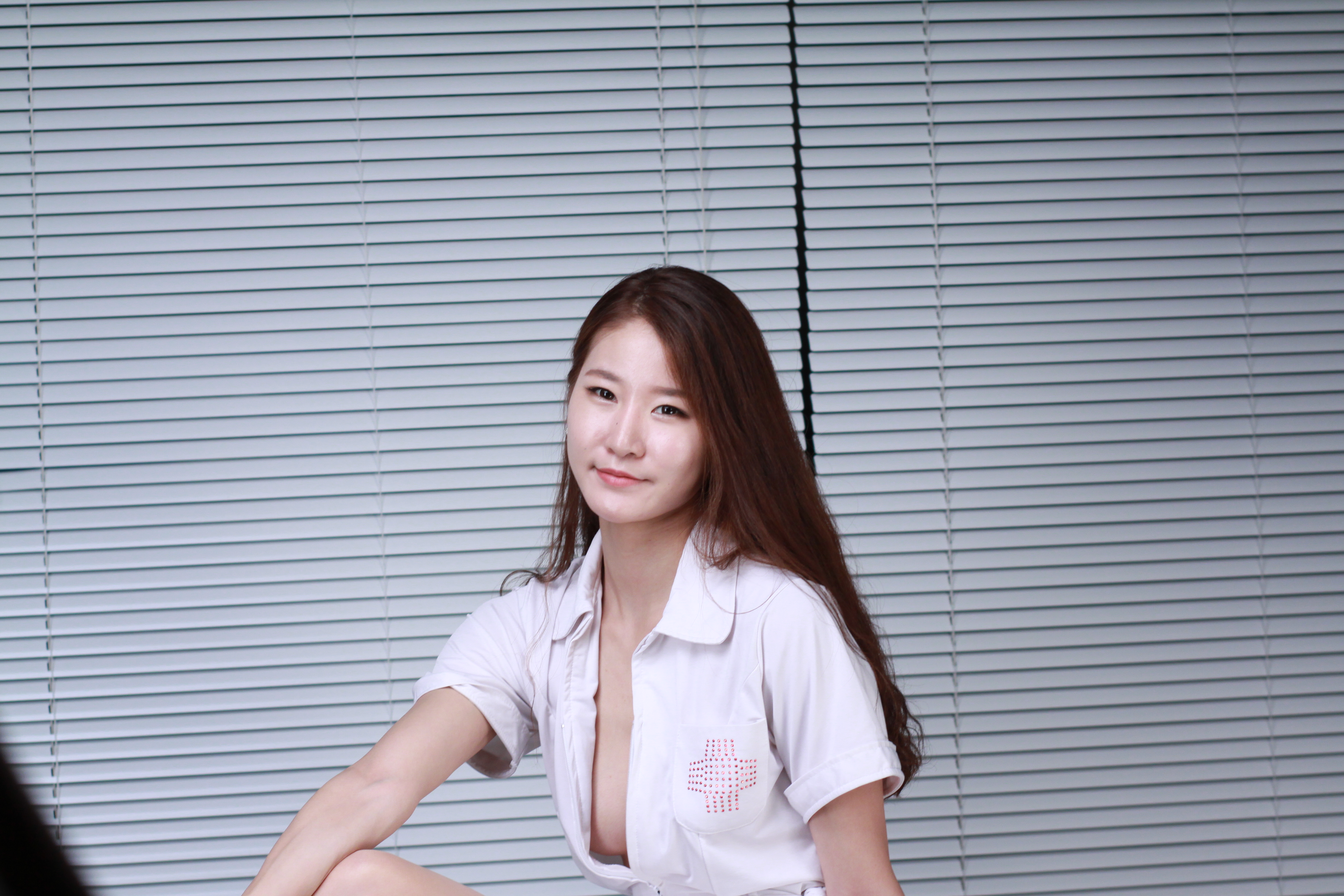 미분류 / 수정 901장(연 ST)(가슴 조금 노출)